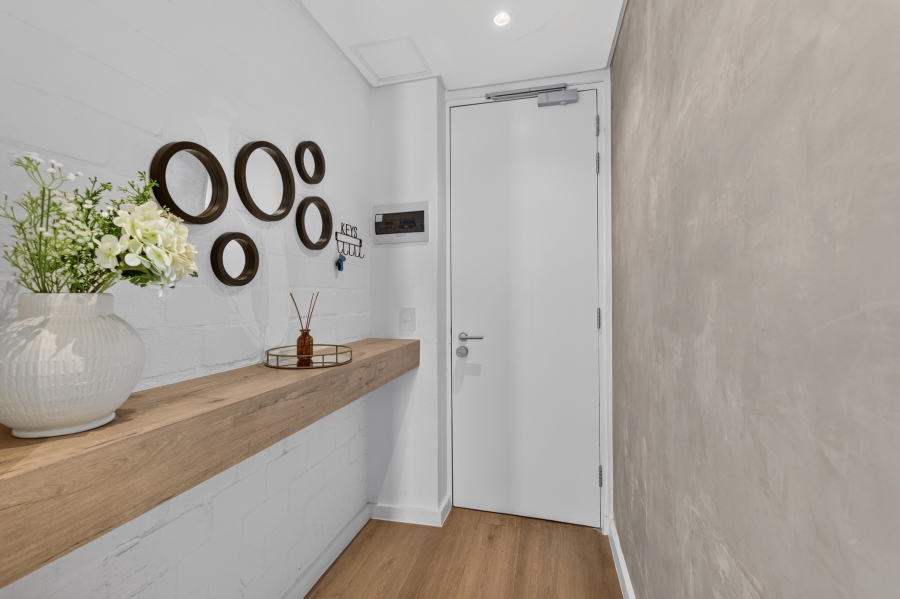 2 Bedroom Property for Sale in Sea Point Western Cape
